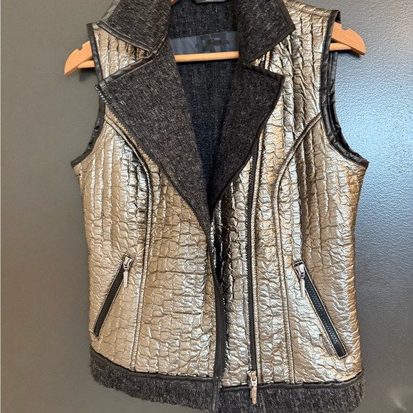 Airfield M EUC chrome moto Quilted in Silver and Black - Picture 2 of 14